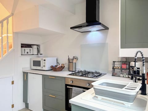 Kitchen | Mini Goose Cottage - Goose Eye Retreats, Laycock