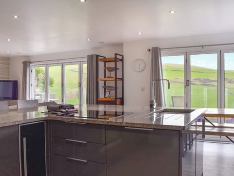 Kitchen | Sea The Sea - Seasons Apartments, Woolacombe