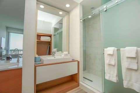 Bathroom with fresh towels
