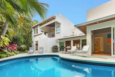 Spacious pool