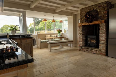 Kitchen / breakfast area 