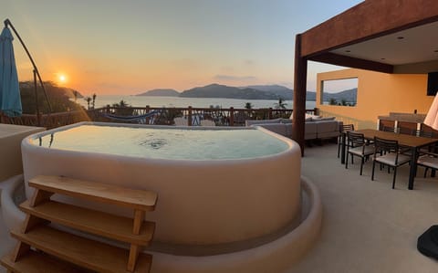 Plunge Pool, Deck and View