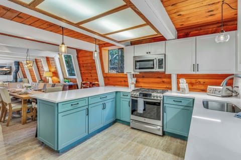 Kitchen: Drip coffee maker, blender, kettle, waffle maker, cooking utensils, tableware