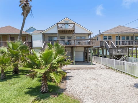 Welcome to Seaview Island Getaway - where you and your family can make amazing beach vacation memories!