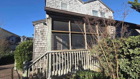 CV1 Screened Porch