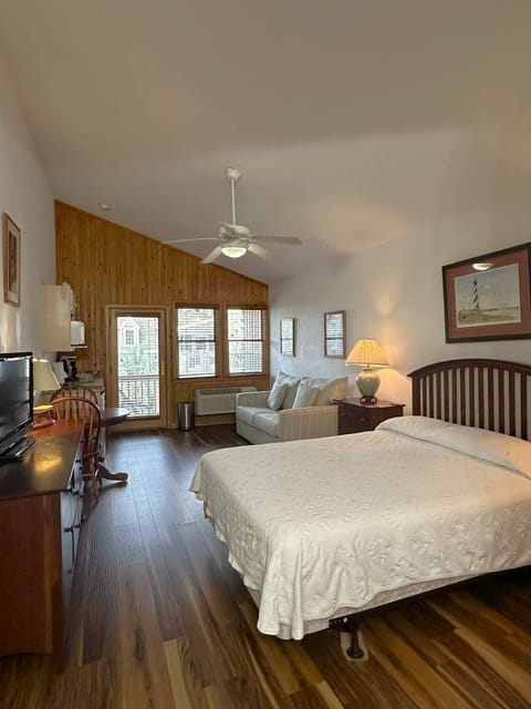 CV8 Crow's Nest l Bedroom B