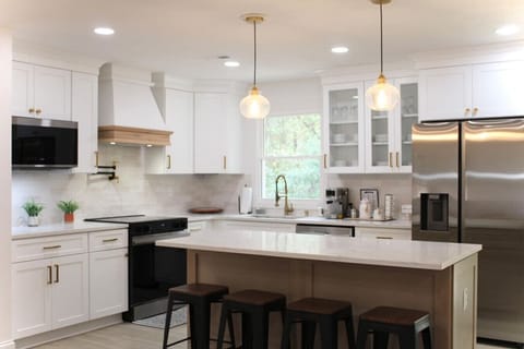 Gather round the Chef`s Kitchen~