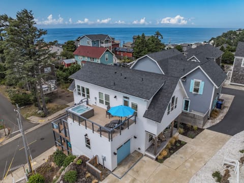 Designed for relaxation. Spacious decks on multiple levels offer ocean views and plenty of room to unwind outdoors. Perfect for families and groups looking to enjoy the coast in comfort.