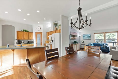 Make mealtime memories together at the dining table, with space for 8​