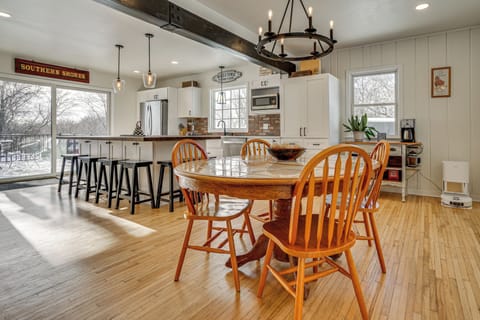 Dining Table | Dishware/Flatware