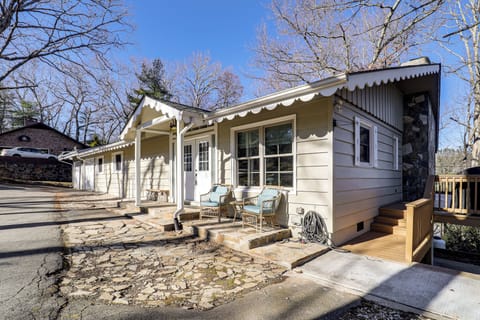 Spruce Pine Vacation Rental | 3BR | 2BA | Steps to Enter | 1,600 Sq Ft