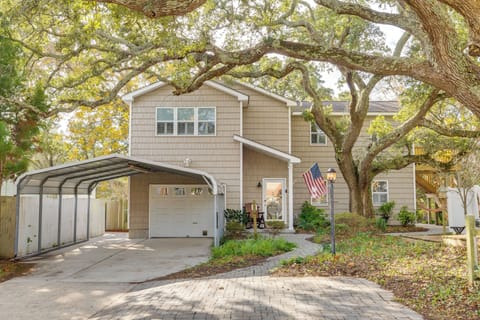 Morehead City Vacation Rental | 2BR | 2.5BA | Stairs Required | 1,200 Sq Ft