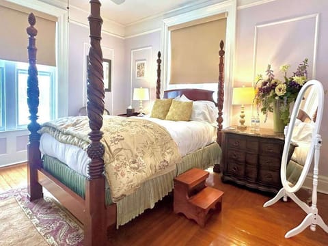 Wisteria Suite Bedroom