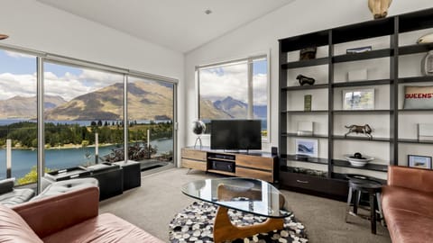 Fantastic lake and mountain views