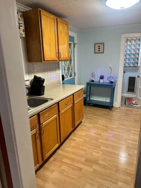 Kitchen counters and cabinets 