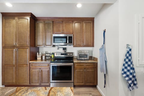 Fully loaded kitchen -- including a toaster oven/air fryer.