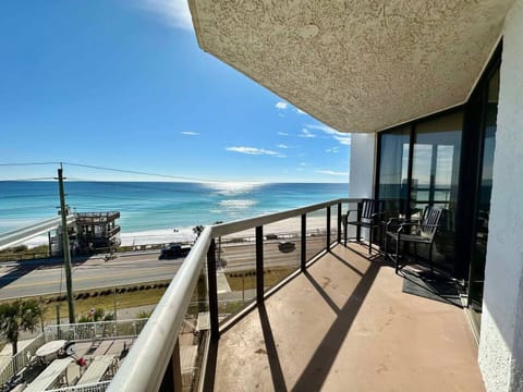 Relax out on your very own private balcony overlooking the Gulf of America! 