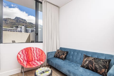 Woodstock Apartment with view of Table mountain (35238)