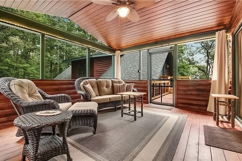 Relaxing Screened-In Porch