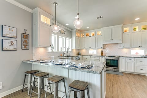 Kitchen | Keurig & Drip Coffee Makers | Toaster | Cooking Basics