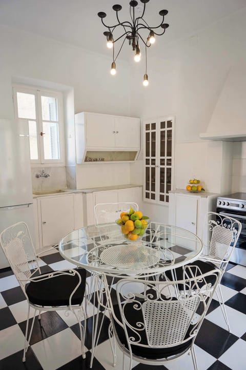 Make some breakfast with fresh fruit!