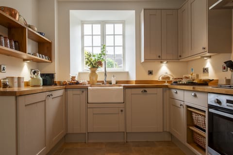 Ground floor: Farmhouse style kitchen