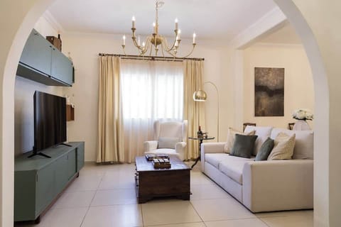 Natural light floods the open-plan living room, making it the perfect space to gather. Share stories, play games, or simply relax as a group.