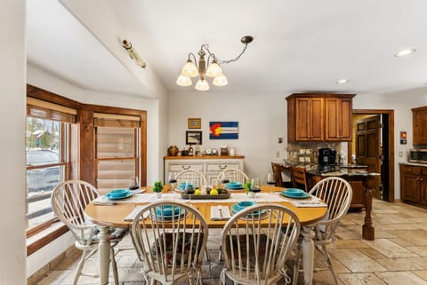 Dining area: Table seating for 6 plus nearby bar seating for 2