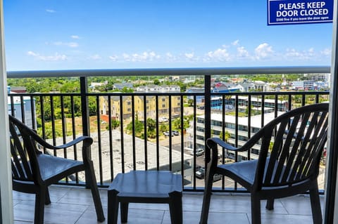 Start your morning with a cup of coffee and panoramic city views from your private balcony. Whether you're watching the sunrise, planning the day's adventures, or simply relaxing in the salty breeze.