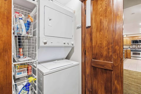 stjames-318-8359_54970766722_o