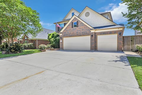 3 car garage and driveway for up to 6 cars