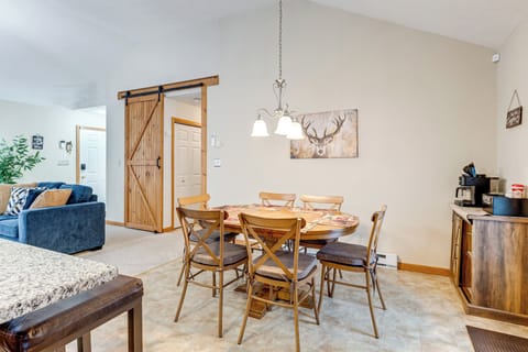 Dining Area | Dishware/Flatware Provided