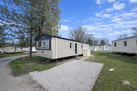 This caravan is the perfect place to call home whilst exploring the stunning Yorkshire Dales. Return from your hike to your warm caravan ready for a cosy night in.