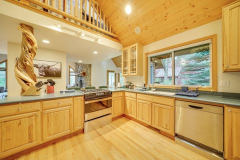 Kitchen | 1st Floor | Toaster | Espresso Machine | Refrigerator