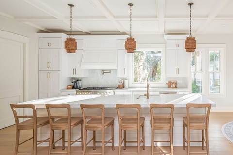 Additional counter - seating accommodating six