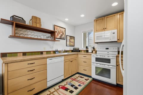 Fully stocked kitchen for easy meals and family-style gatherings.