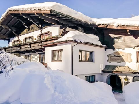 Snow, Building, Daytime, Sky, Window, World, House, Slope, Freezing, Morning