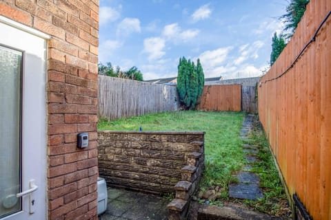 Gellionen - 2 Bedroom House - Clydach (9789)