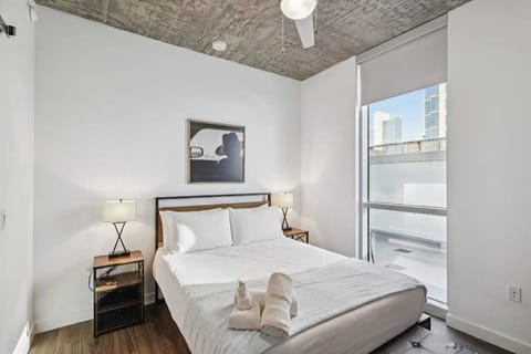 CozySuites Adeline - valet parking, gym, pool | 1BR
