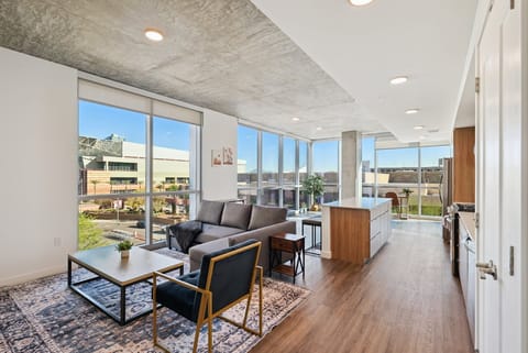 TWO CozySuites Adeline - 3BR
