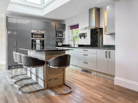 Kitchen area | Haworth Road House, Cullingworth