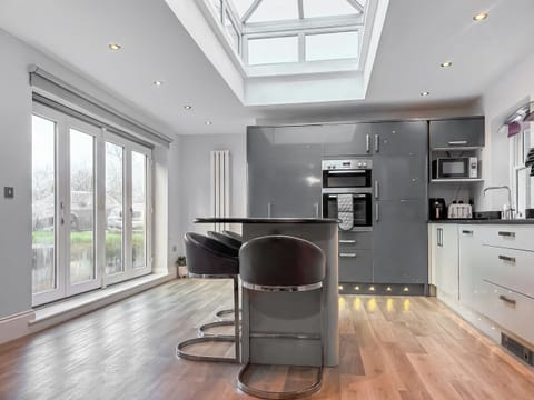 Kitchen area | Haworth Road House, Cullingworth