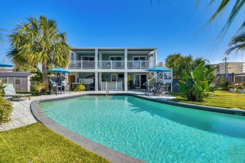 Fort Walton Beach Vacation Rental | 1BR | 2BA | 1,100 Sq Ft | 1 Step to Enter