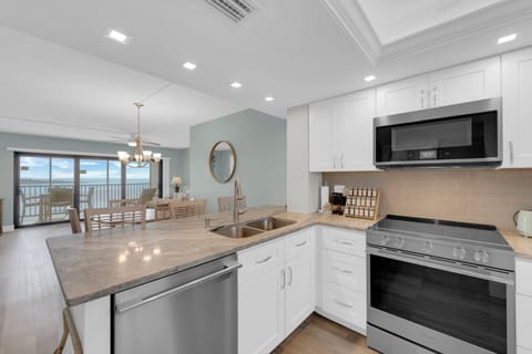 Lovely kitchen in Carlos Pointe 426