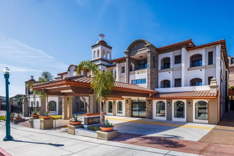 La Quinta Inn and Suites by Wyndham Santa Cruz