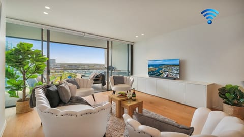 Marina Belle | Living area | Dining area | Kitchen | Smart TV | Ducted air conditioning 