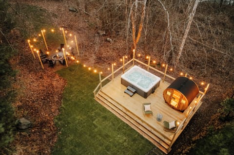 Relax in the hot tub and sauna. Catch up over a fire with friends.