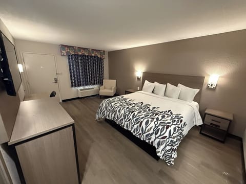 Settle in comfortably with cozy chair seating and easy entry.