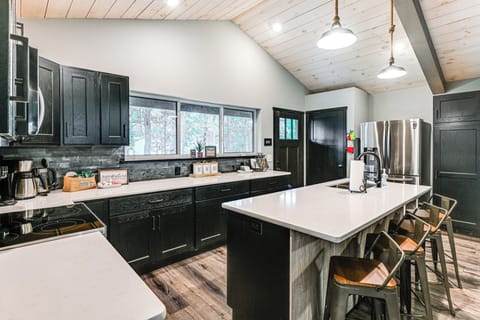 Kitchen | Blender | Toaster | Teapot 1st Floor