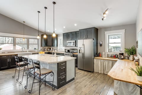 Kitchen | Main Level